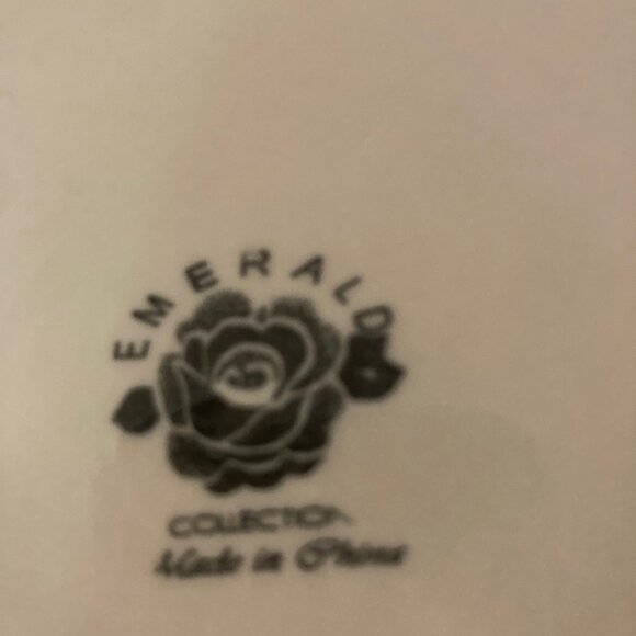 Emerald Collection Pattern E3C1 Hand Painted 10-1/4" Dinner Plates Set of (4) - Picture 4 of 4